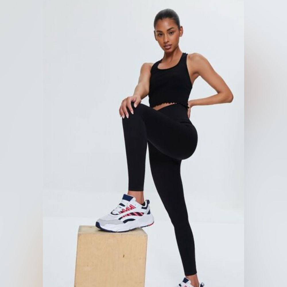 brand New Black Active Seamless Lettuce-Edge Crop Top